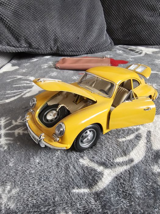 Macheta metalica Porsche 356 b 1961 burago scara 1:18