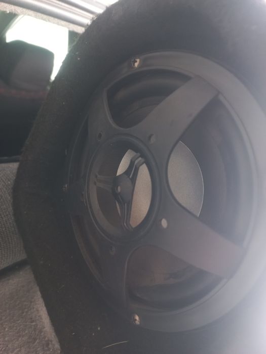 Сабвуфер.      .