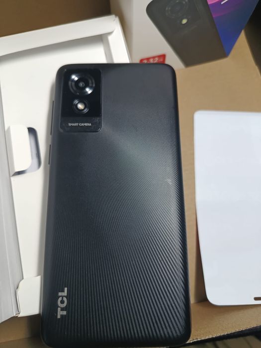 Telefon TCL 501.