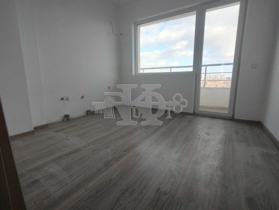 Продава се Четиристаен апартамент в Добрич, Център - 133 кв.м за 487 €/кв.м - Снимка #3