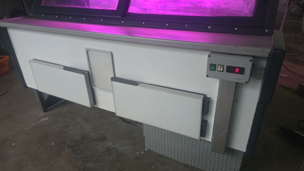 Vitrina mezeluri / lactate