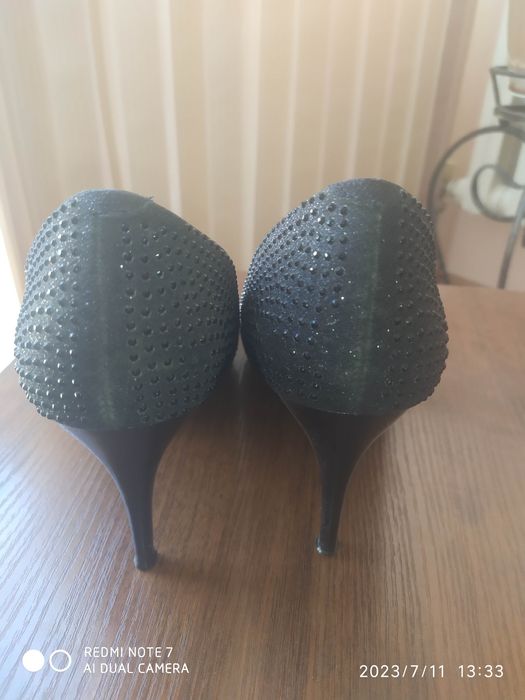 Продам женские туфли