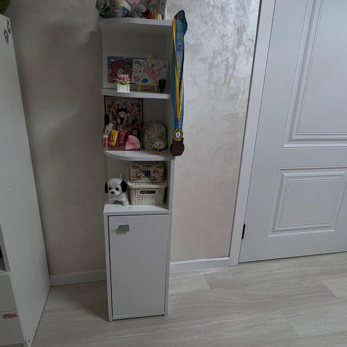 Продам мебель стол , комоды