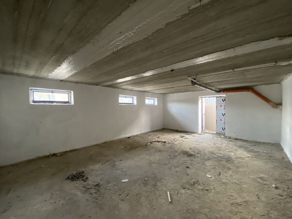 Noturar bino sotiladi