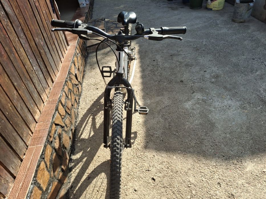 Vând bicicletă în stare foarte bună.