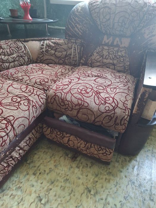 Продам кожаный  диван