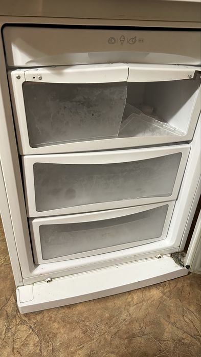 Продам холодильник LG