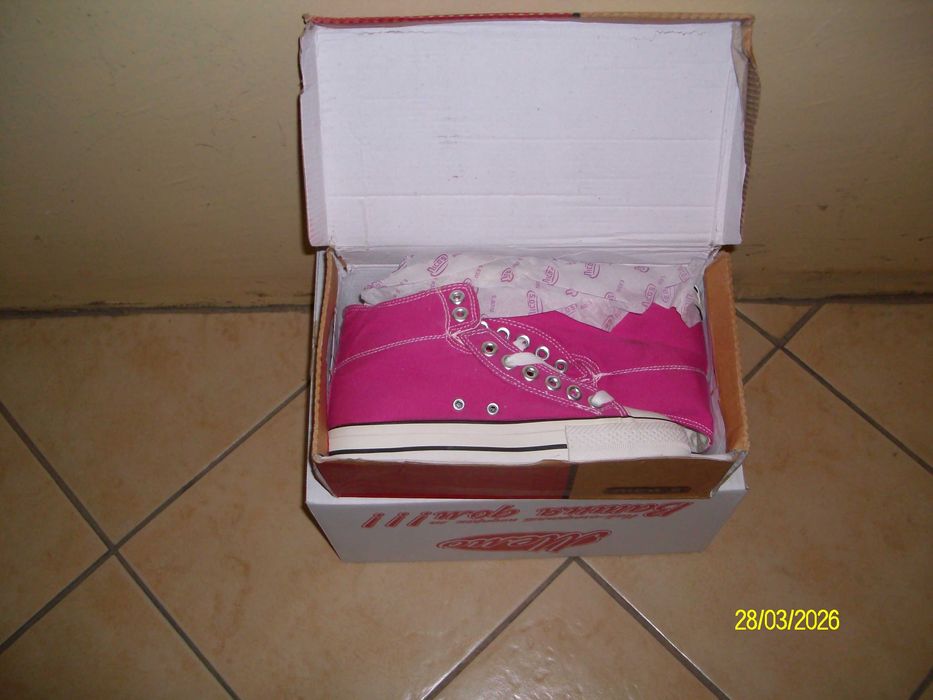 Продавам нови маркови кецове