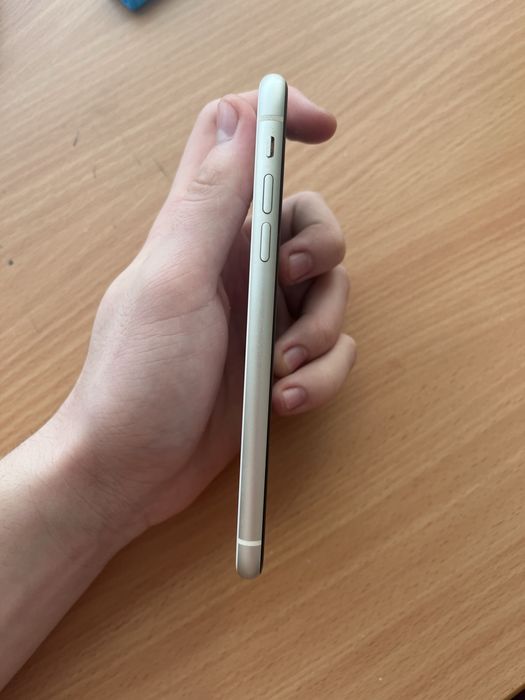 продам айфон 11