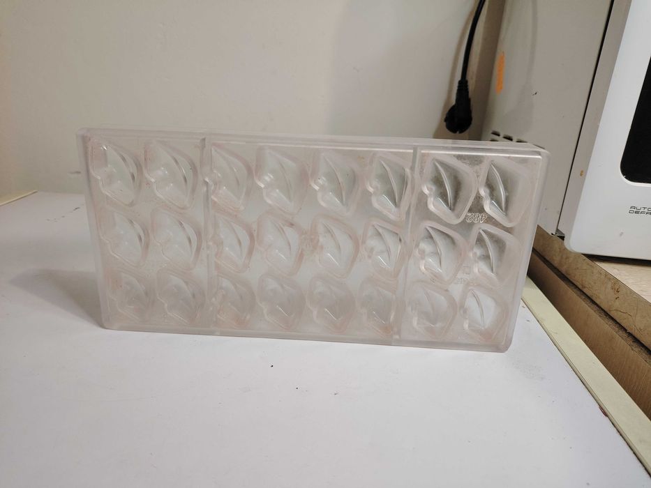 Поликарбонатни форми за шоколадови бонбони