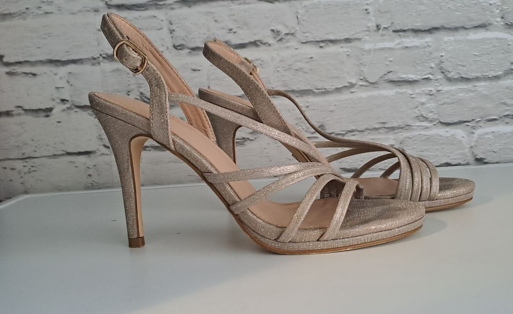 Обувки и чанта -цвят бяло злато