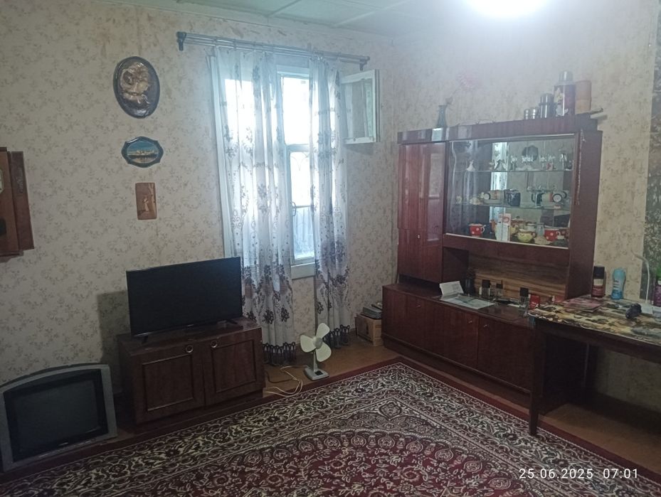 Продается дом рядом с базаром,частично с мебелью