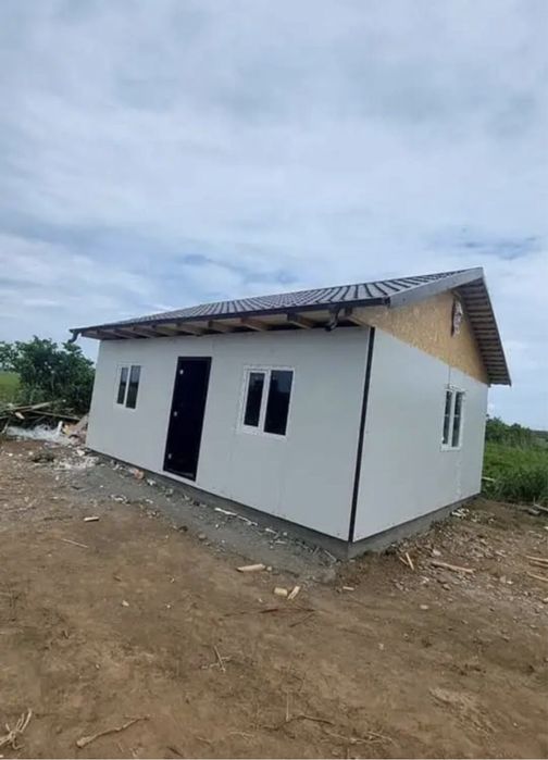 Vand Case, pe structura metalica,la cheie Din panouri sandwich