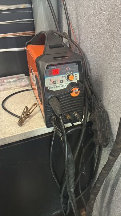 Заваръчен апарат  JASIC AC DC 200