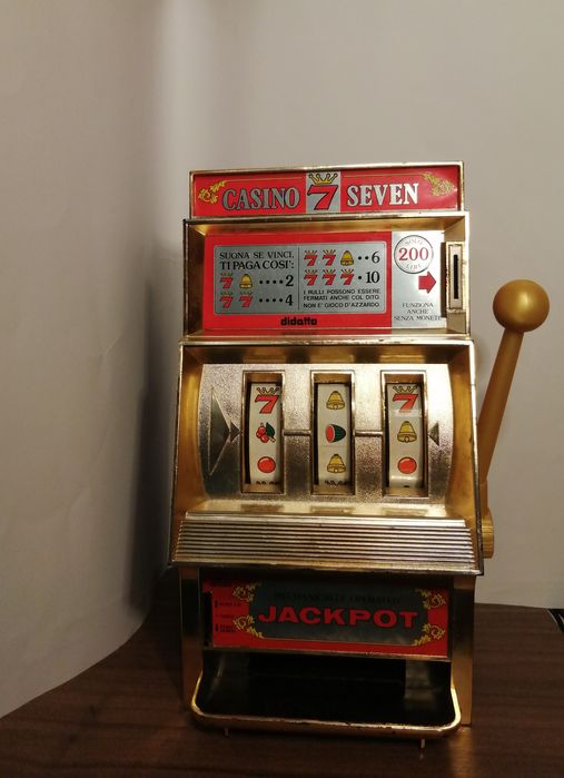Mașină de păcănele vintage - "CASINO 7 SEVEN" anii '70/'80