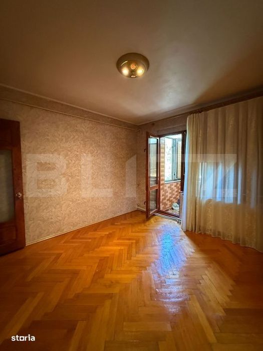 Apartament 4 camere, semidecomandat, 75 mp, zona Centru
