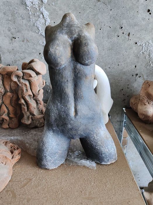 Скулптури малки пластики и графики