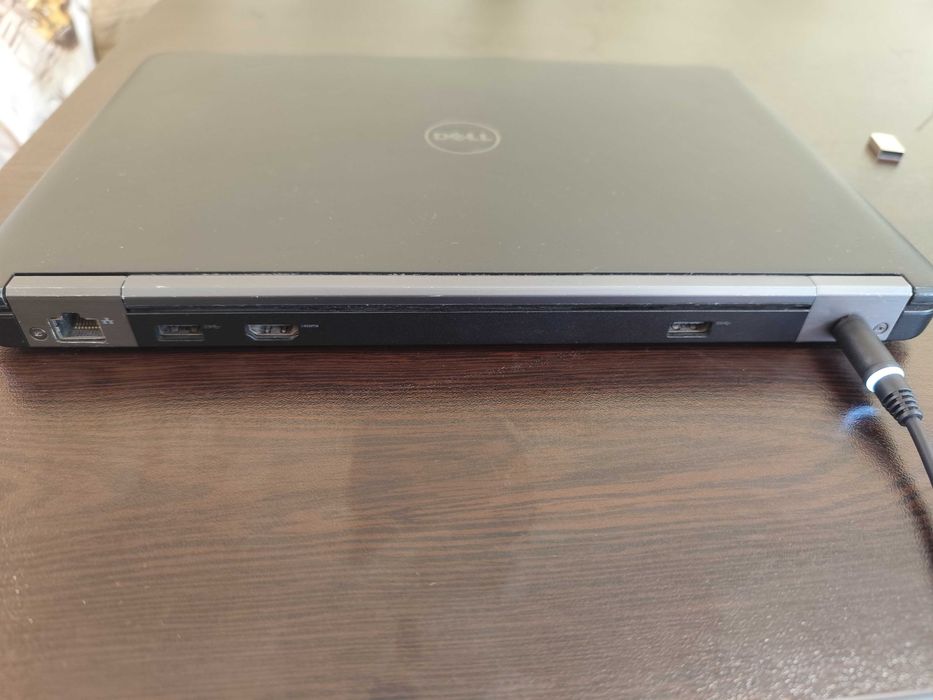 Лаптоп Dell latitude E5250 upgraded SSD 16GB RAM