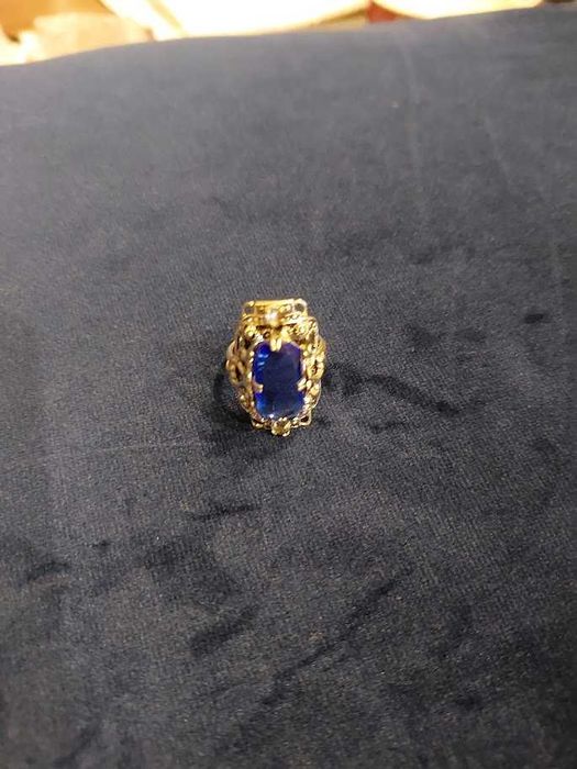 Inel vintage Art Deco, anii 1920–1940 – argintare și safir sintetic albastru