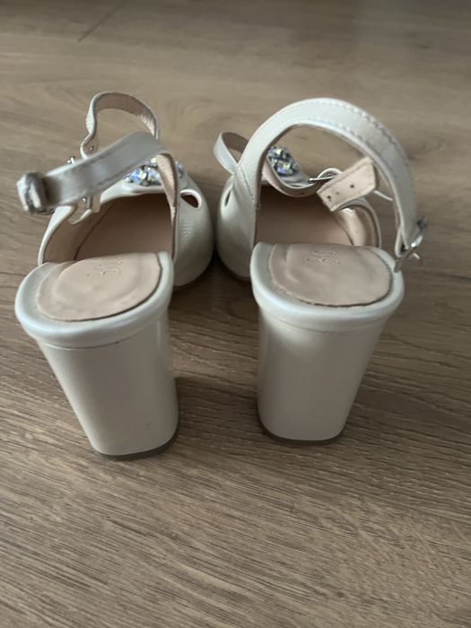 Pantofi cu toc marimea 37