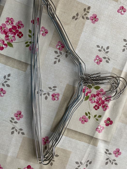 Продам вешалки для одежды