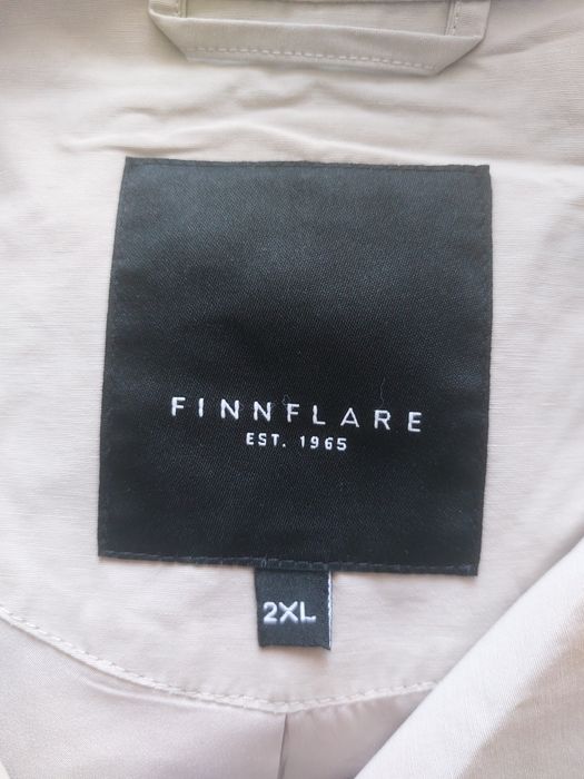 Женский плащ-тренчкот.