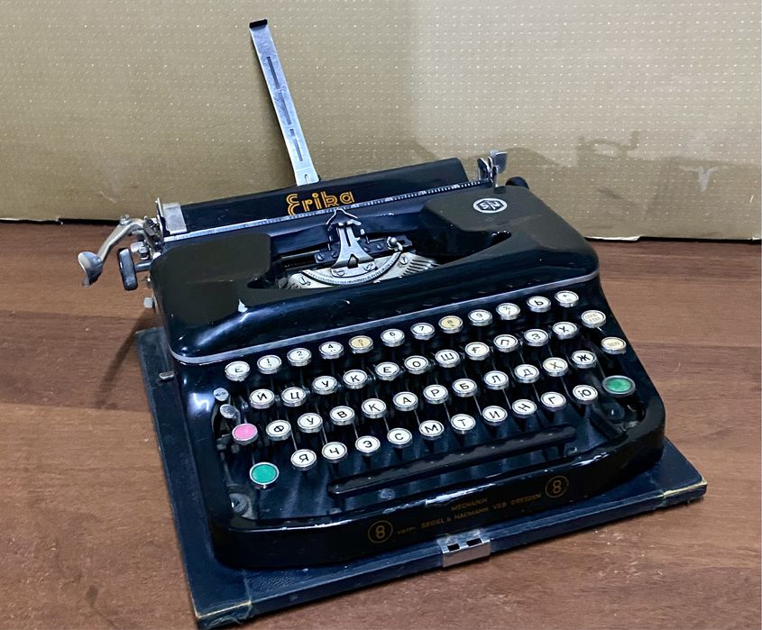 Антиквар. Немецкая печатная машинка Erika 8