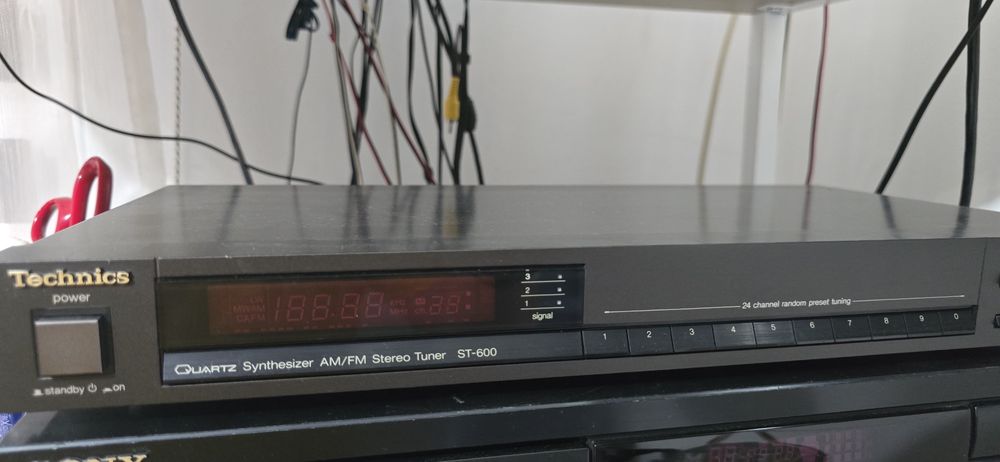 Vând technics tuner