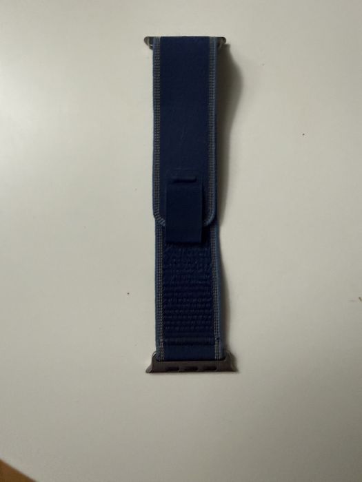 Curea Apple Watch 49mm Blue/Bright Blue Trail Loop – S/M Natural Titanium ,ca noua + incarcator Apple watch.