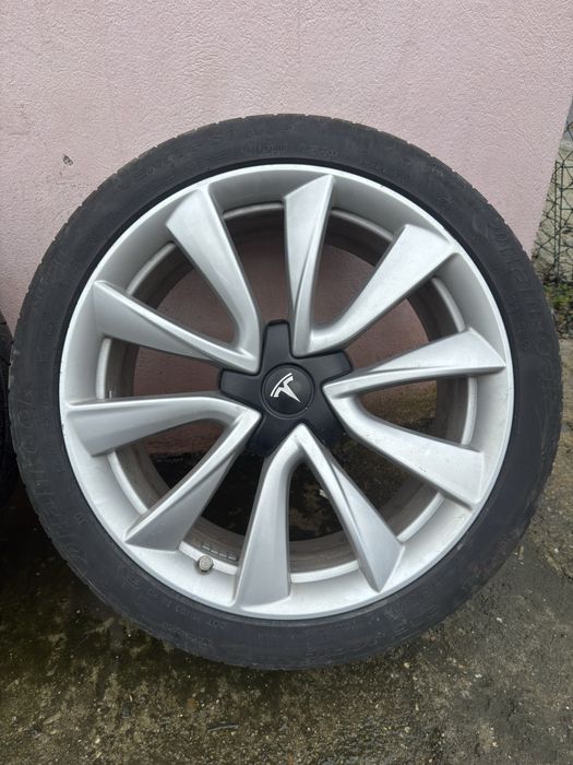 Set 4 roti complete Tesla Model 3 - Jante 19" originale + anvelope