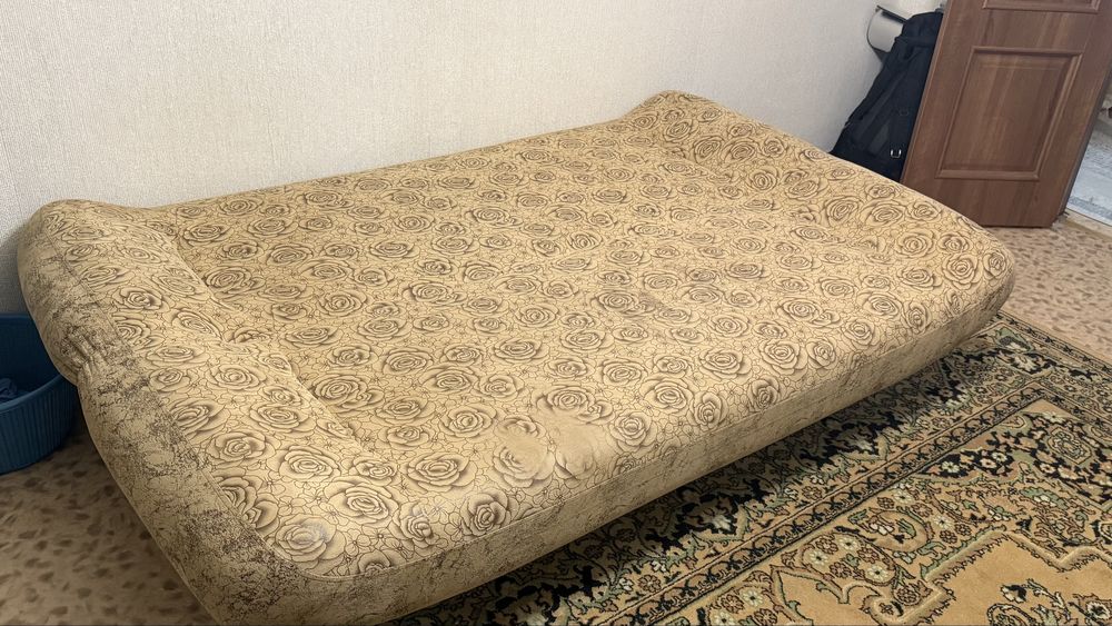 Продам диван с кресломи