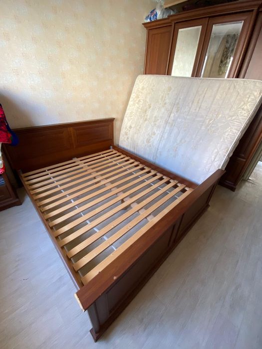 Срочно продам спальную кровать в хорошем состоянии. В связи с перездом