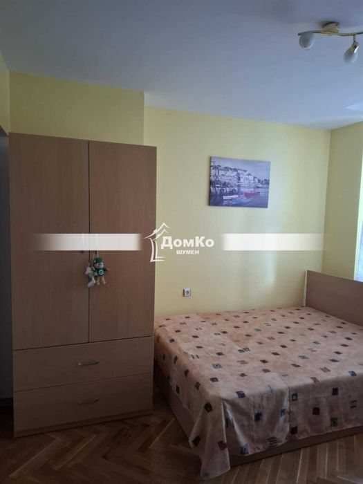 Дава се под наем Двустаен апартамент в Шумен, Тракия - 70 кв.м за 255 € - Снимка #3