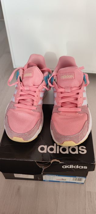 Adidași marca Adidas cloudfoom.
