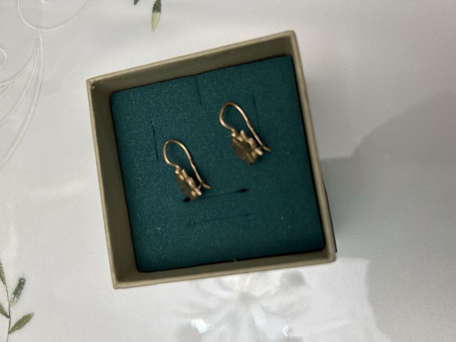 Продам золотые сережки