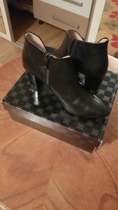 Ghete piele mărimea 39