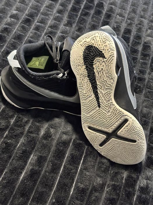 Nike Hustle D10, Black EUR 36.5