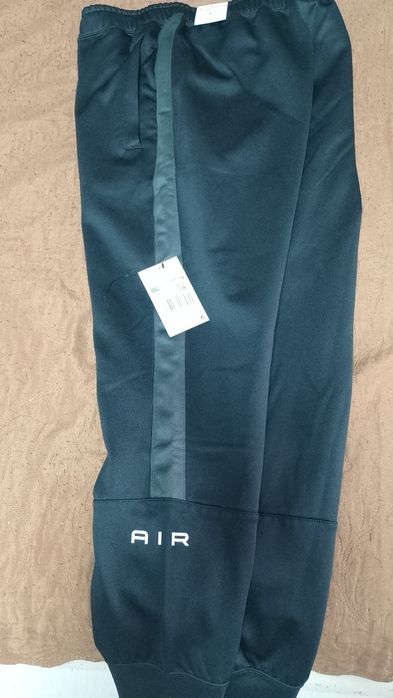 Чисто нови долнища