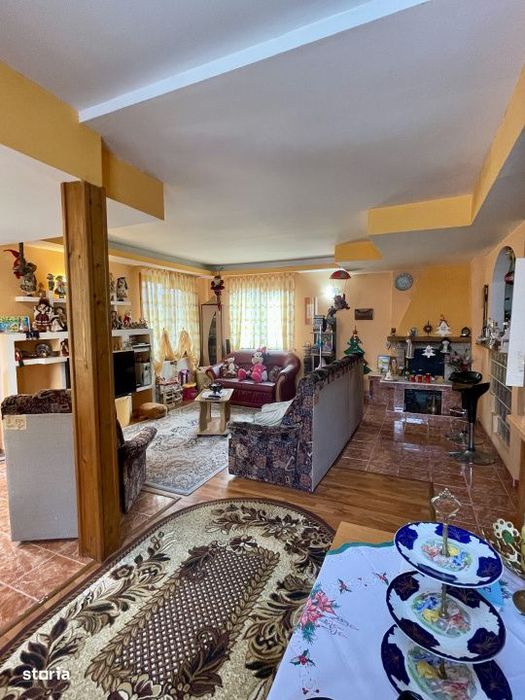 Oaza de liniste: casa + padure pana pe creasta muntelui