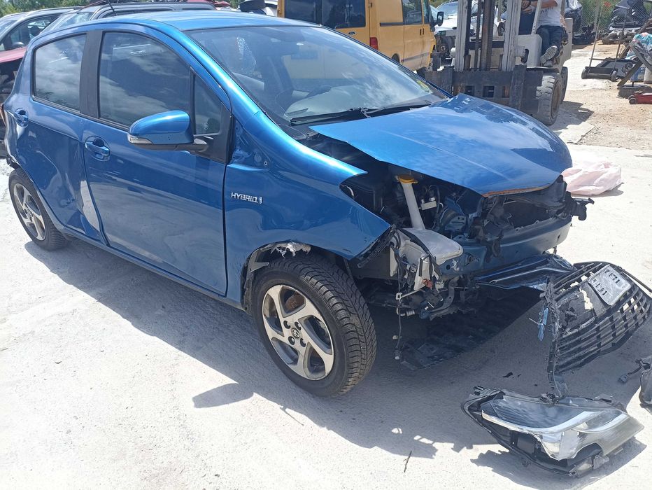 Тойота Ярис хибрид / Toyota Yaris  HYBRID  2016г. P13 - на части