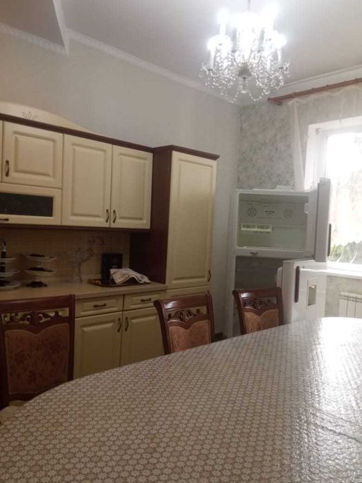 Продается 7 комнатный дом в центре города