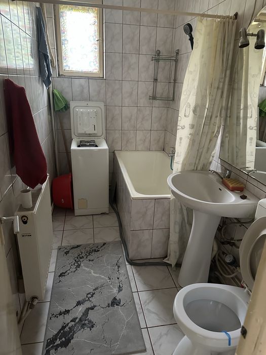 Inchiriere apartament 2 camere  semidecomandat , Calea Bucuresti( Rotonda), langa Spitalul de Neurologie