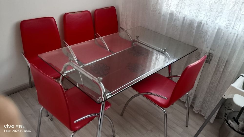 Продаю Стол и стулья
