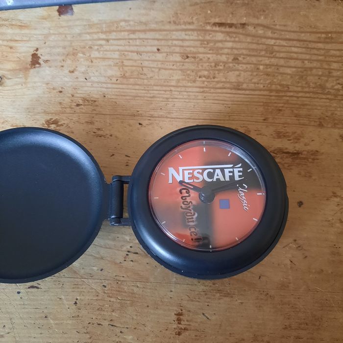 Продавам туристически часовник будилник