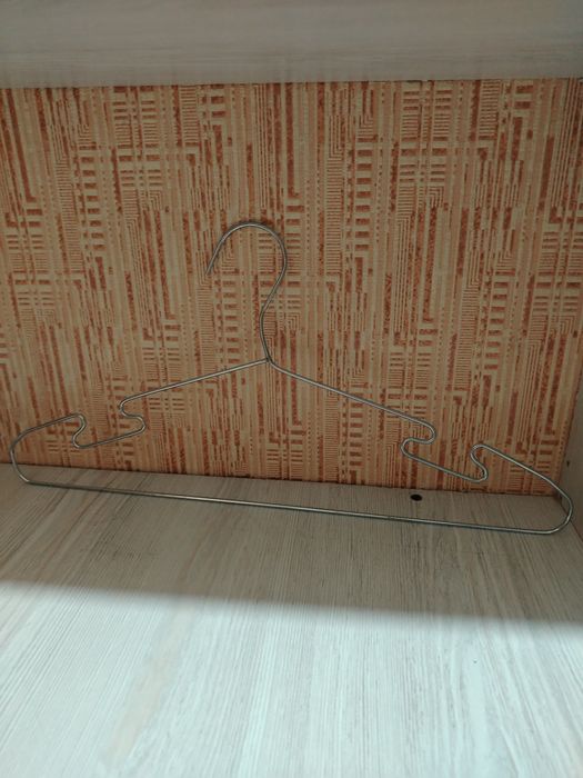 Вешалки для взрослой и детской одежды