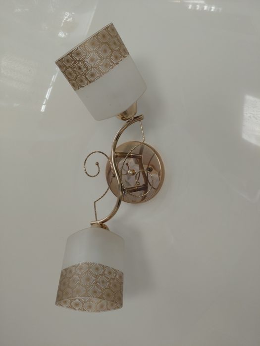 Продам люстру двух рожковую