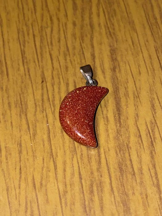 Кулон из камня золотой песок