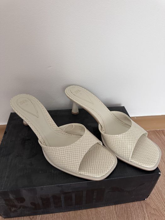 Стильные босоножки zara