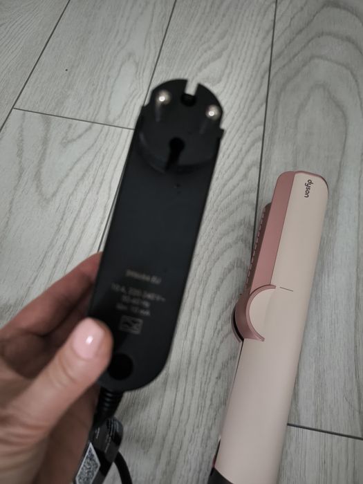 Dyson Airstrait Nou