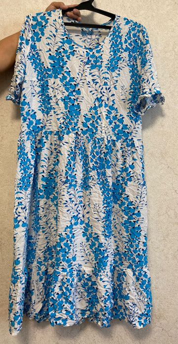 Әдемі көйлектер сатылады